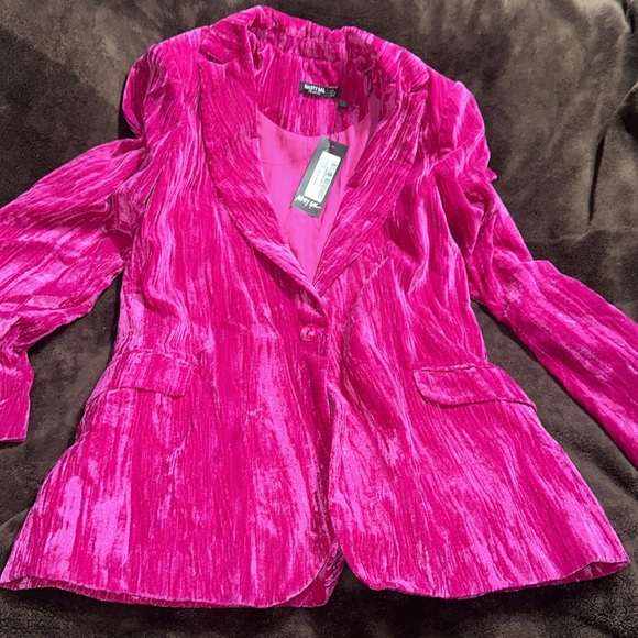 NASTY GAL: HOT PINK CRUSHED VELVET BLAZER. Women’s size U S 6. - Picture 2 of 9